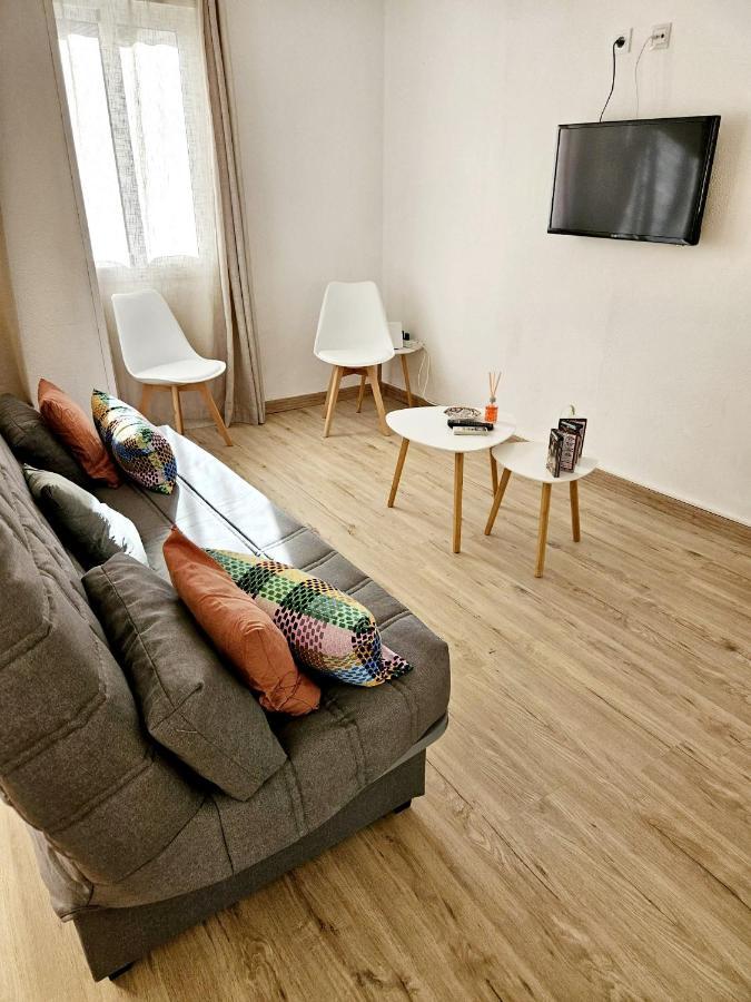Familiar En Triana Apartamento